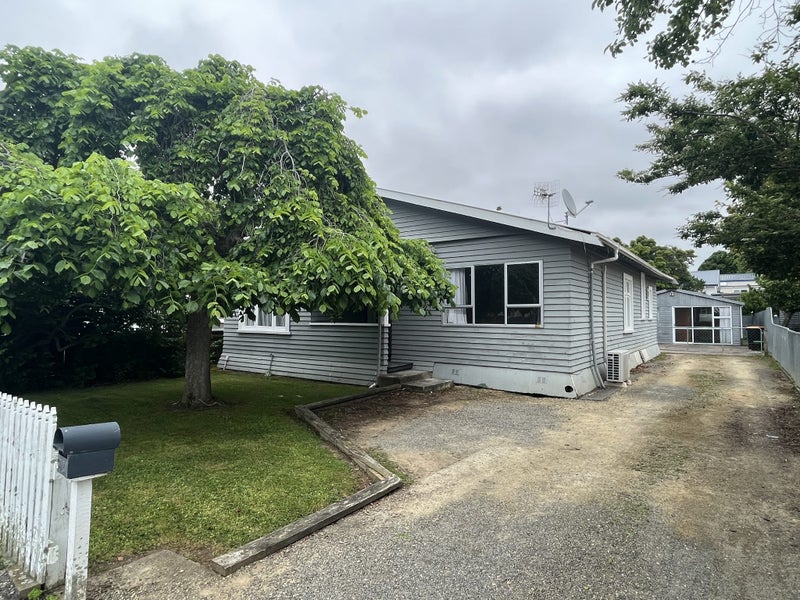 92 Shamrock Street, Takaro, Palmerston North - Carousel 1