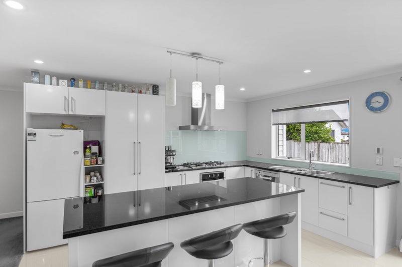 8 Shelby Lane, Flat Bush, Auckland - Carousel 2