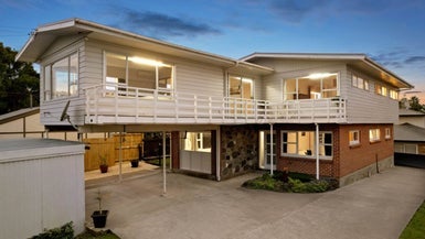 939 Beach Road, Torbay, Auckland - Carousel 1