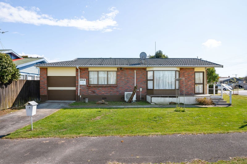 2A Saint Lukes Place, Bader, Hamilton - Carousel 1