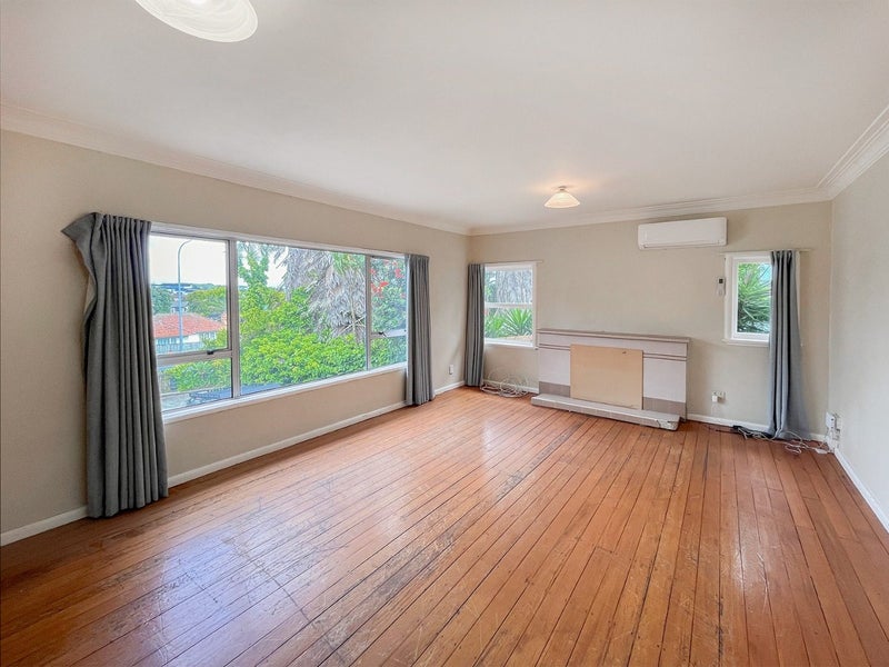 136 Hillsborough Road, Hillsborough, Auckland - Carousel 1