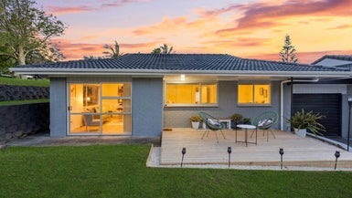 30A Hollyford Drive, Clover Park, Auckland - Carousel 1