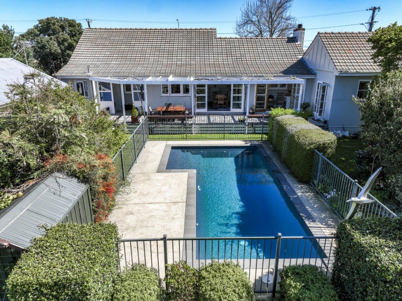 571 Lyndhurst Road, Frimley, Hastings - Carousel 1