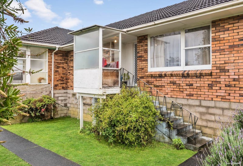 2/7 Ellen Avenue, Hillcrest, Auckland - Carousel 1