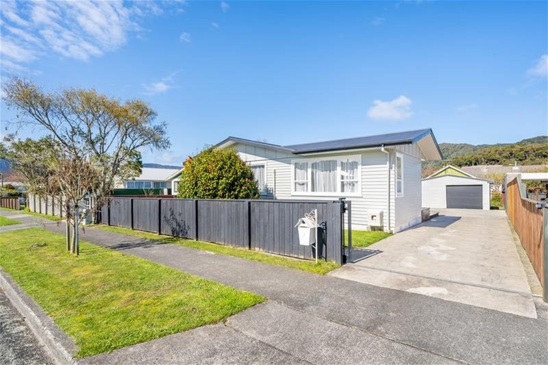 9 Karamea Grove, Wainuiomata, Lower Hutt - Carousel 1