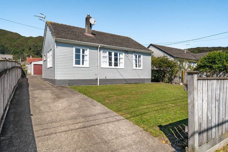 150 Waddington Drive, Naenae, Lower Hutt - Carousel 1
