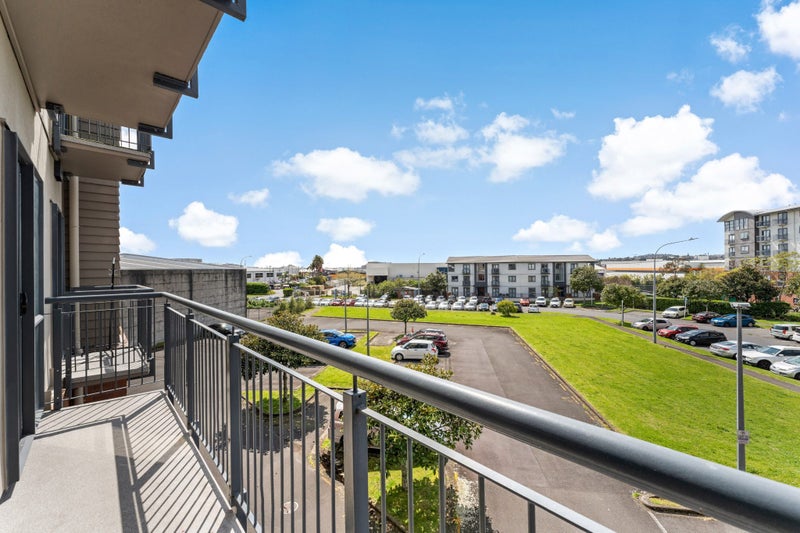 3L/17 Crown Lynn Place, New Lynn, Auckland - Carousel 2