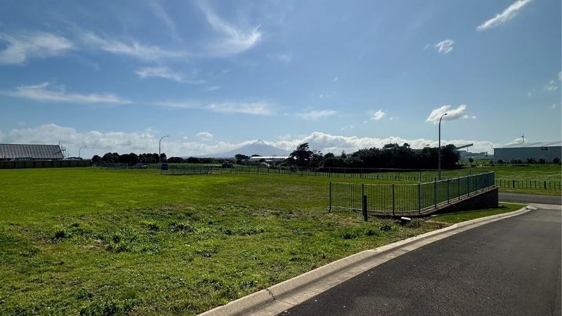 27 Burnside Avenue, Hāwera - Carousel 1