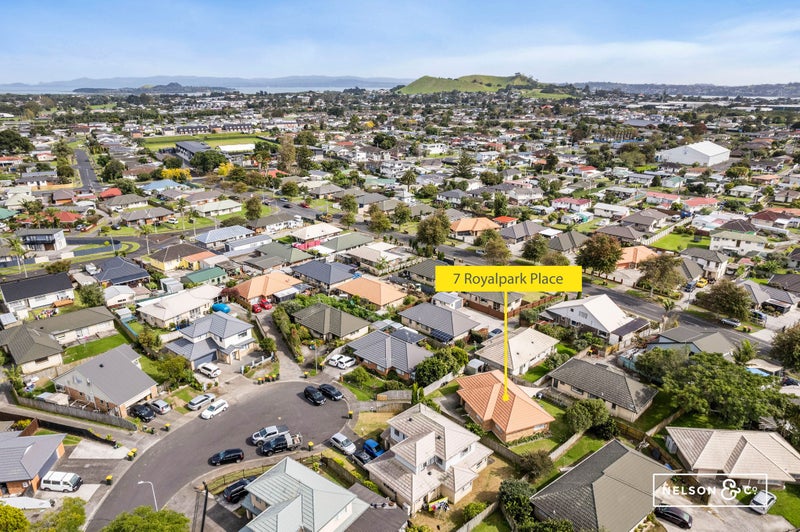 7 Royalpark Place, Favona, Auckland - Carousel 2