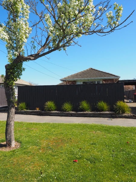 15 Manor Place, Bryndwr, Christchurch - Carousel 2