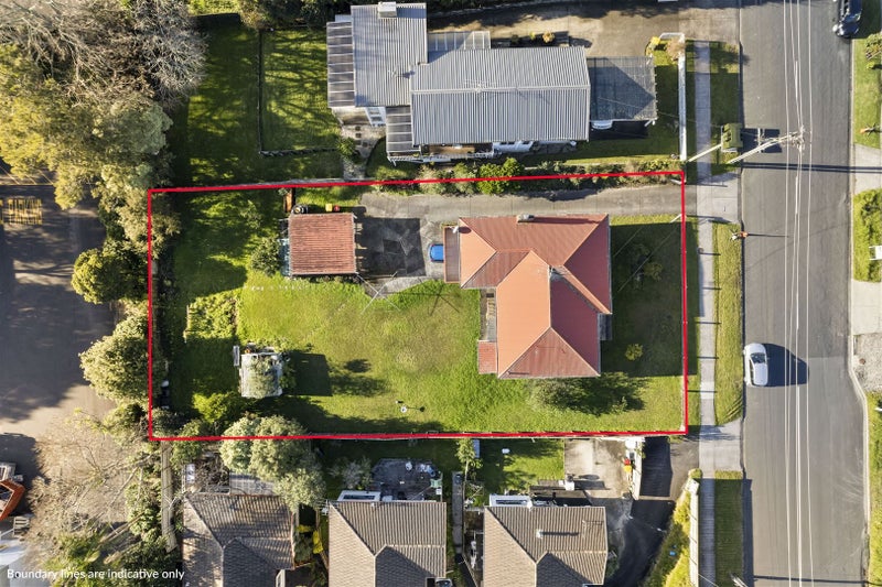 13 Newington Road, Henderson, Auckland - Carousel 1