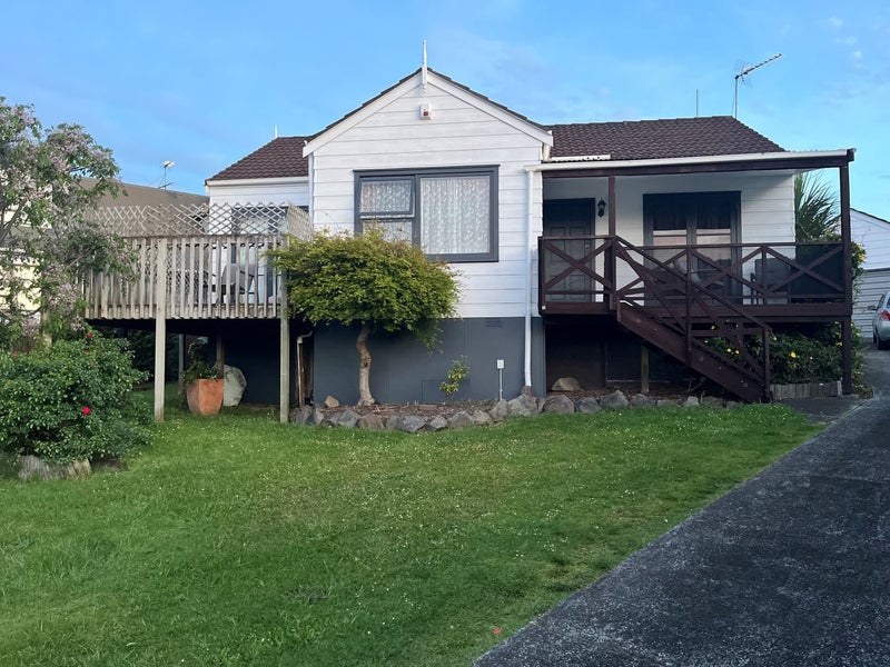 32 Marendellas Drive, Bucklands Beach, Auckland - Carousel 1
