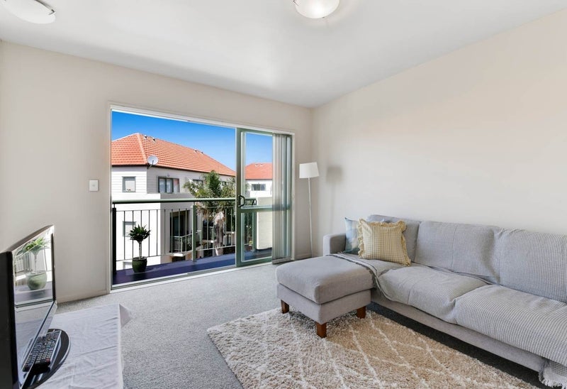 8 Waterside Crescent, Gulf Harbour, Whangaparaoa - Carousel 1