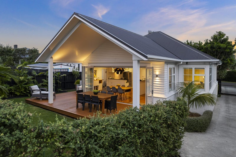33A Alberta Street, Point Chevalier, Auckland - Carousel 1