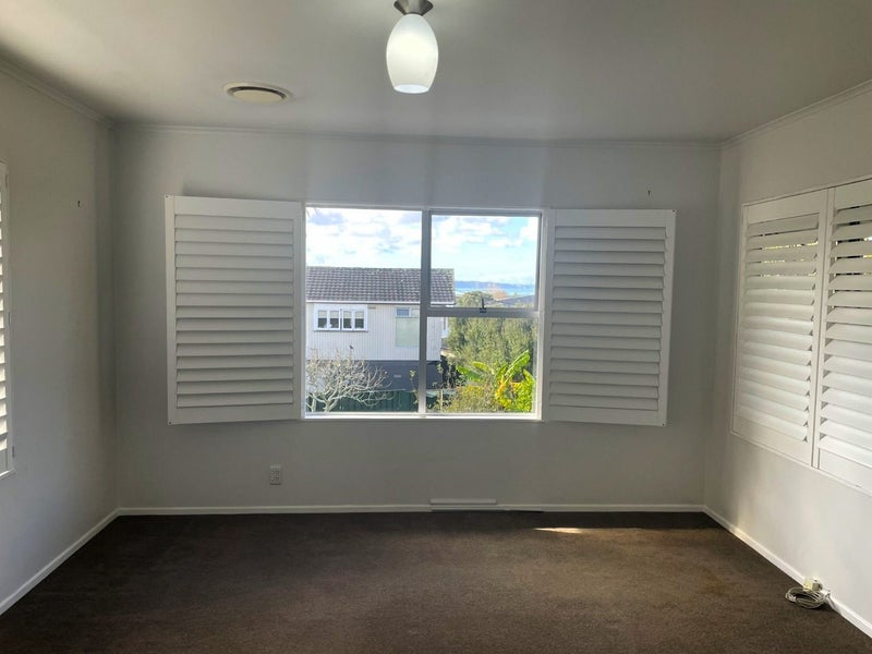 8 Divich Avenue, Te Atatu South, Auckland - Carousel 2