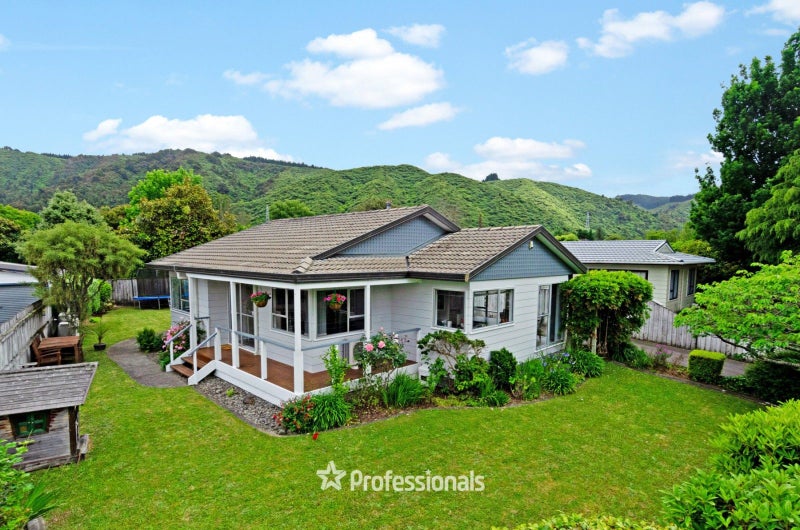 7 Delaware Grove, Totara Park, Upper Hutt - Carousel 21