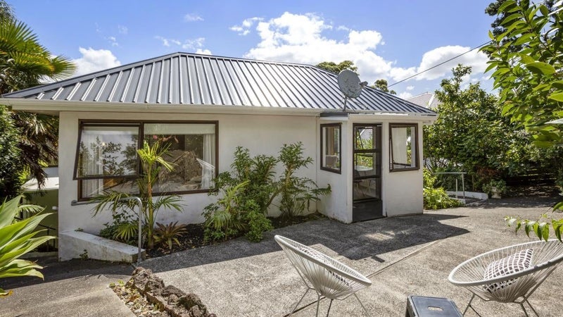 1/62 Wairoa Road, Narrow Neck, Auckland - Carousel 2