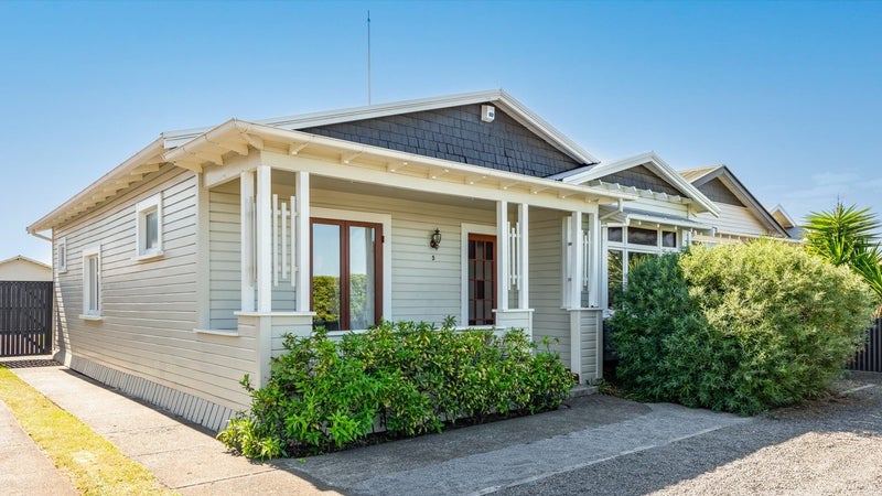 5 Georges Drive, Napier South, Napier - Carousel 1
