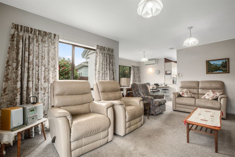 60 Oxford Street, Tawa, Wellington - Carousel 2