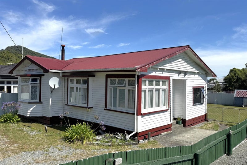 10 Ashmore Avenue, Cobden, Greymouth - Carousel 1