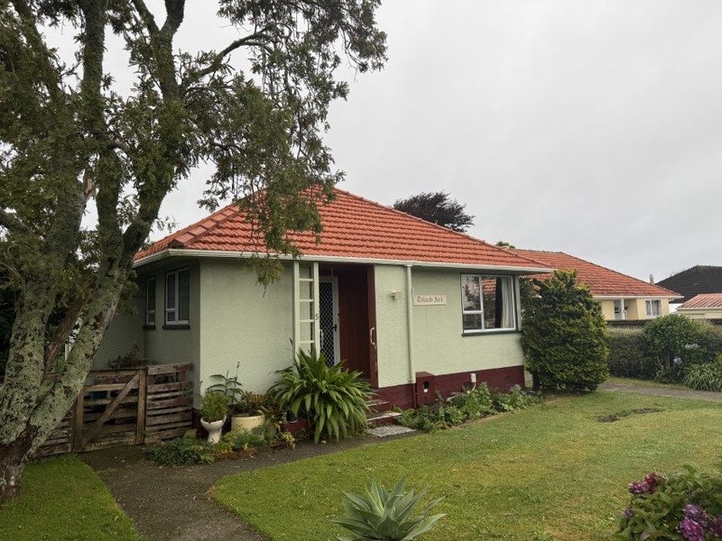 5 Hawkins Street, Vogeltown, New Plymouth - Carousel 1