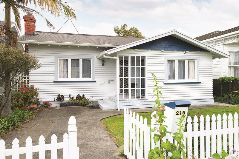 216 Clifford Street, Whataupoko, Gisborne - Carousel 1