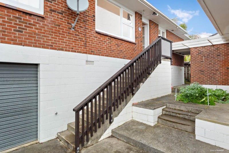 3/4 Kowhai Road, Campbells Bay, Auckland - Carousel 1