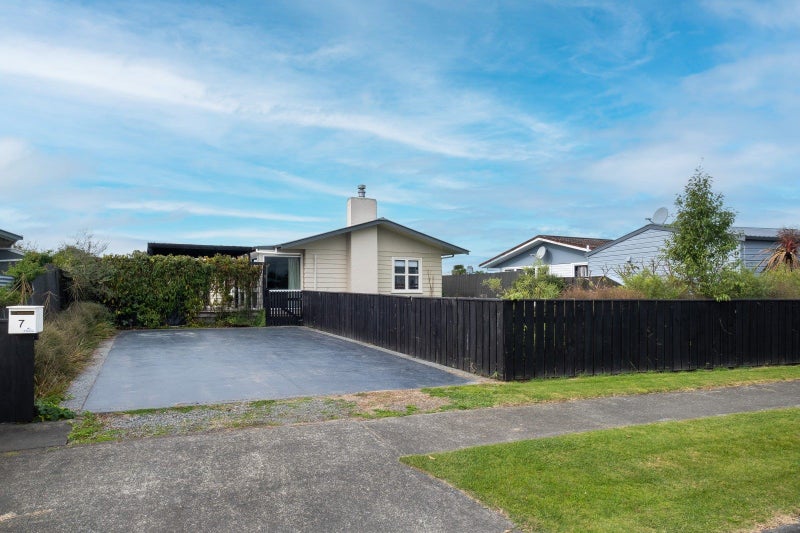 7 Henley Crescent, Pirimai, Napier - Carousel 1