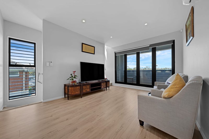 9/701 Hillsborough Road, Mount Roskill, Auckland - Carousel 1