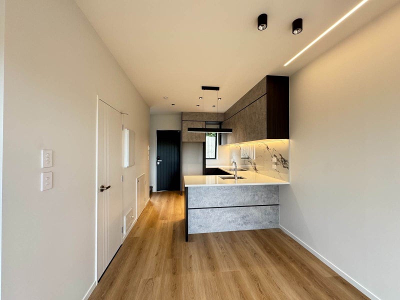 5/7 Brookfield Road, Te Atatu Peninsula, Auckland - Carousel 2