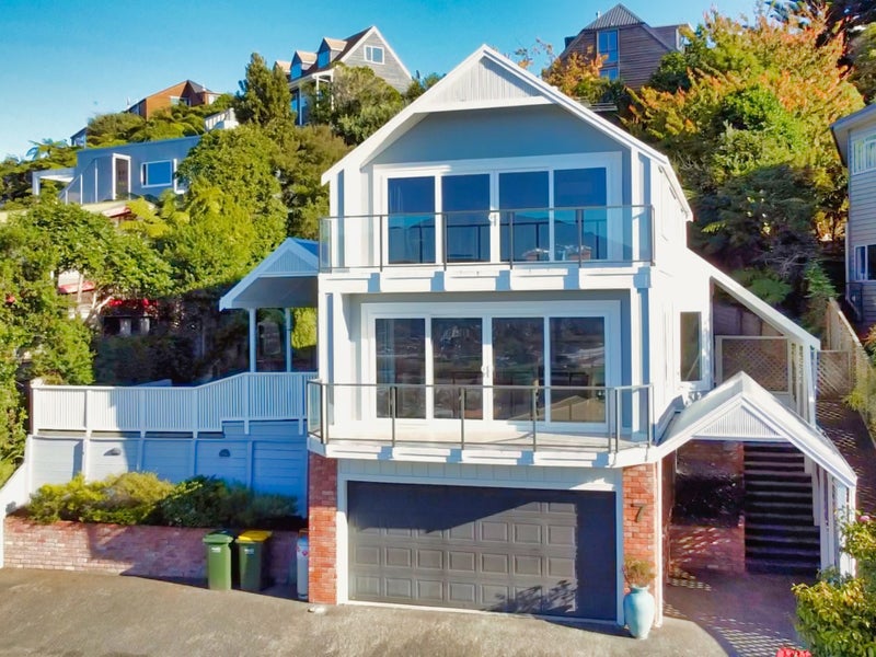 7 Jacaranda Grove, Maungaraki, Lower Hutt - Carousel 1