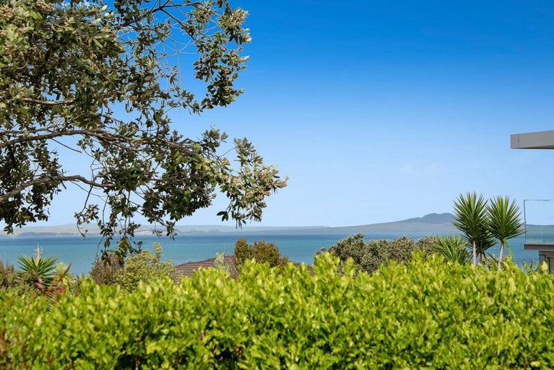 896 Whangaparaoa Road, Manly, Whangaparaoa - Carousel 1