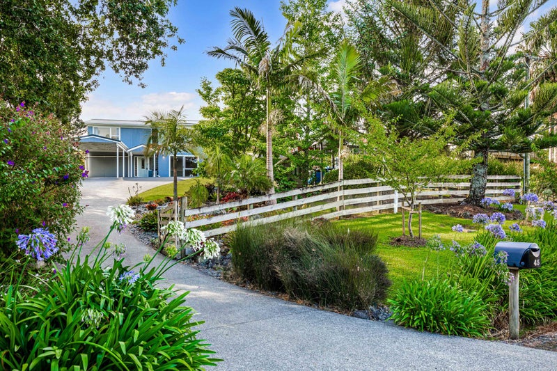 45 Grassmere Road, Henderson Valley, Auckland - Carousel 1