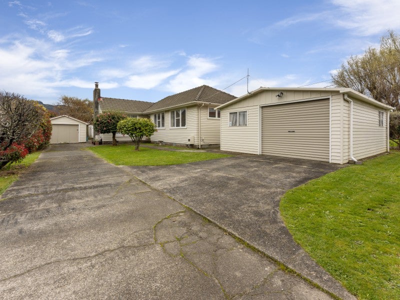21 Byron Street, Trentham, Upper Hutt - Carousel 1