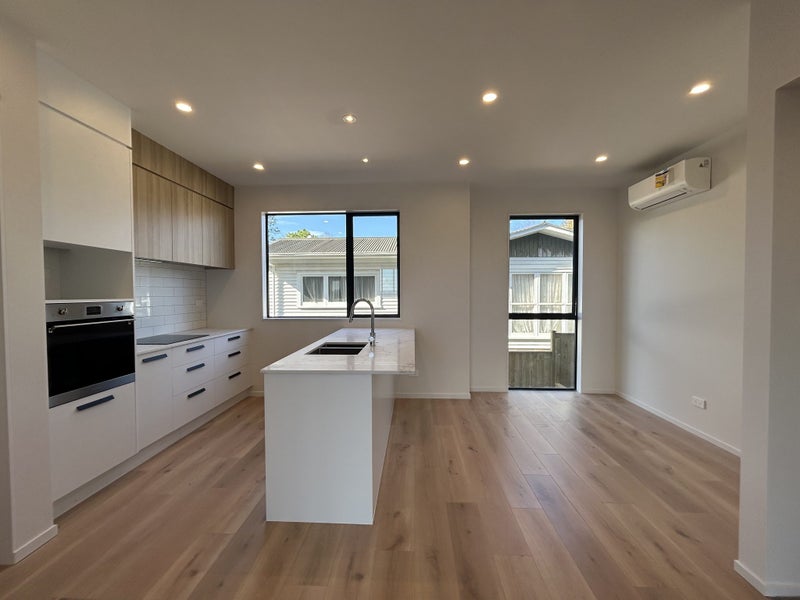 1/14 Ayr Road, Pakuranga, Auckland - Carousel 1