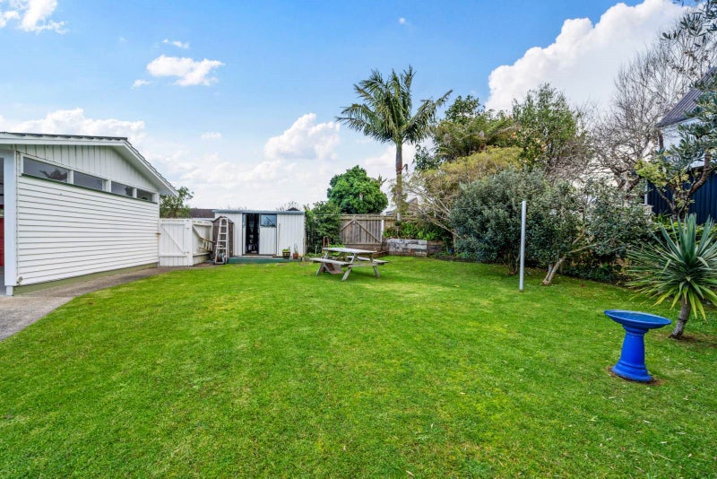 16 Fisher Terrace, Kamo, Whangarei - Carousel 17