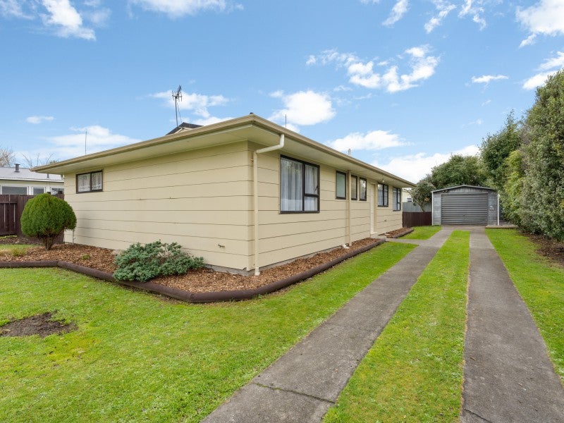 8 Ashton Place, Highbury, Palmerston North - Carousel 1