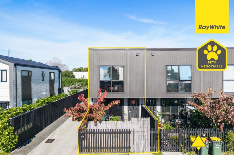 3/2 Stokes Avenue, Te Atatu Peninsula, Auckland - Carousel 1