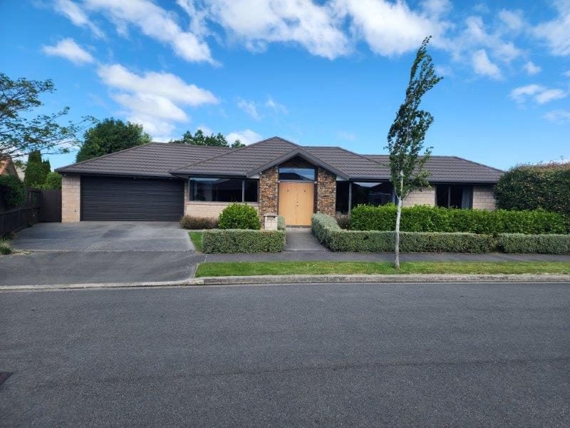 9 Burbank Drive, Aidanfield, Christchurch - Carousel 1
