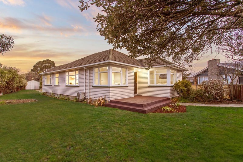 12 Wildwood Avenue, Wainoni, Christchurch - Carousel 1