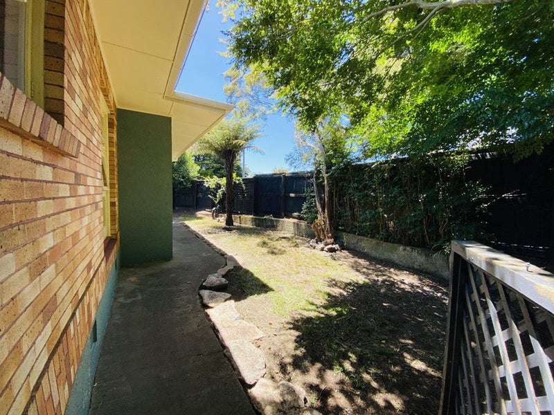 27 Lake Crescent, Hamilton Lake, Hamilton - Carousel 14