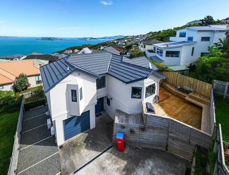 75A Dress Circle, Newlands, Wellington - Carousel 2