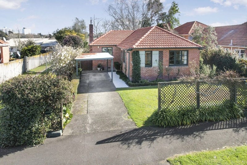 107 MacFarlane Street, Hamilton East, Hamilton - Carousel 1