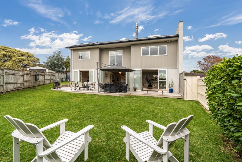 18 Fraser Road, Narrow Neck, Auckland - Carousel 31