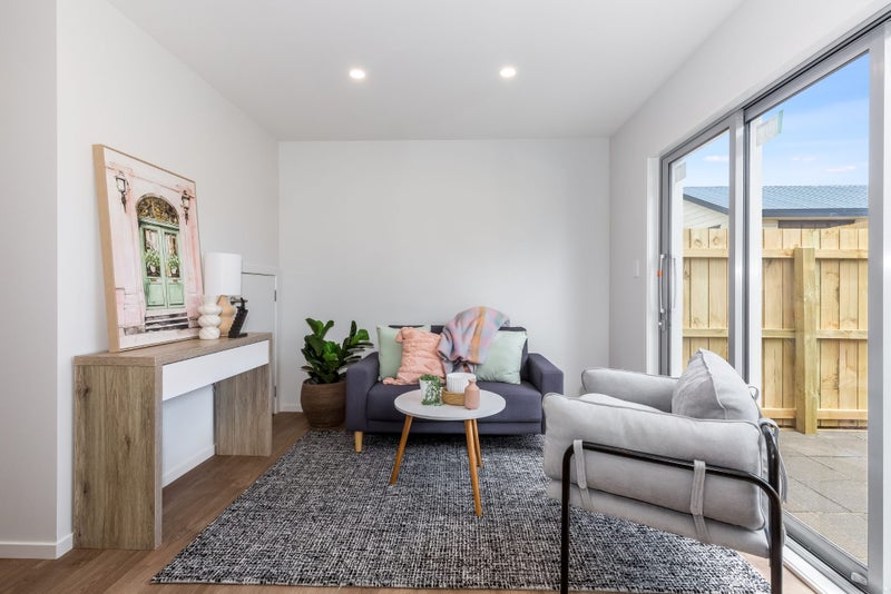 2/12 Mana Avenue, Tītahi Bay, Porirua - Carousel 2