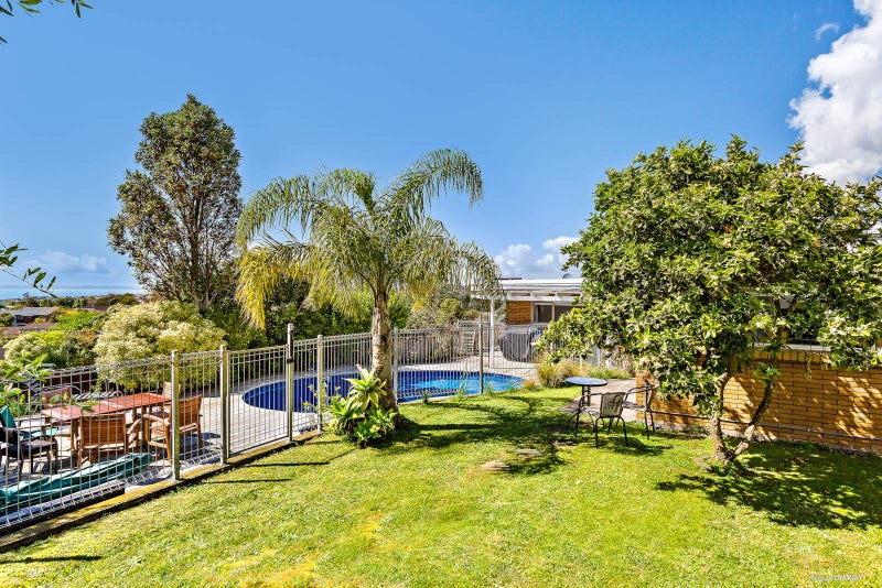 5 Sartors Avenue, Northcross, Auckland - Carousel 2