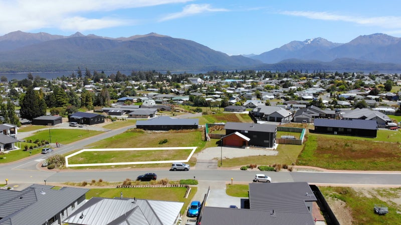 2 Tawera Place, Te Anau, Te Anau - Carousel 2