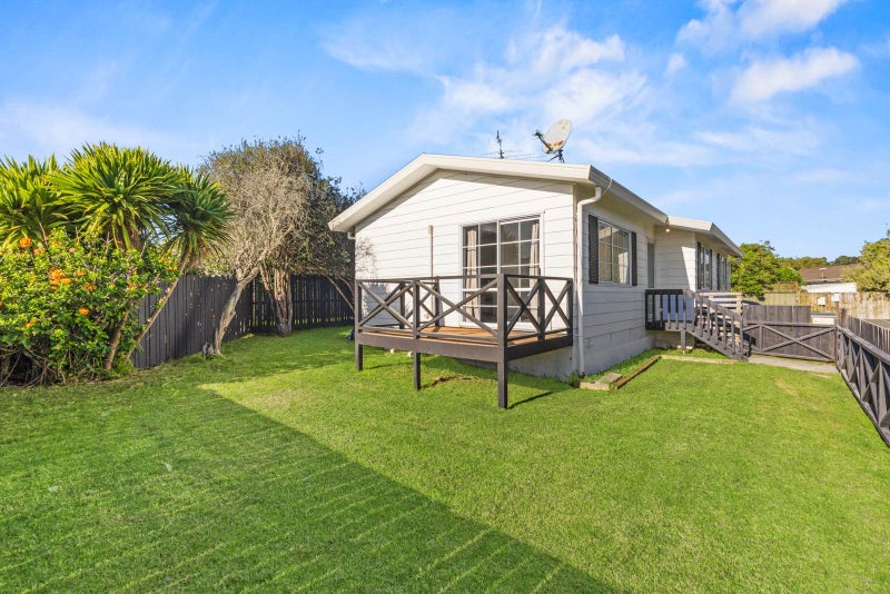1/8 Sparrow Place, Weymouth, Auckland - Carousel 1