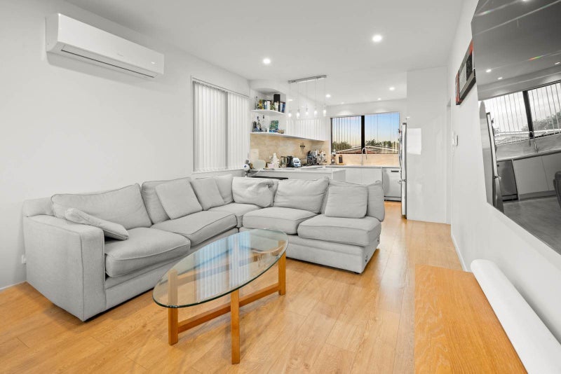 6B Tiroroa Avenue, Te Atatu South, Auckland - Carousel 2