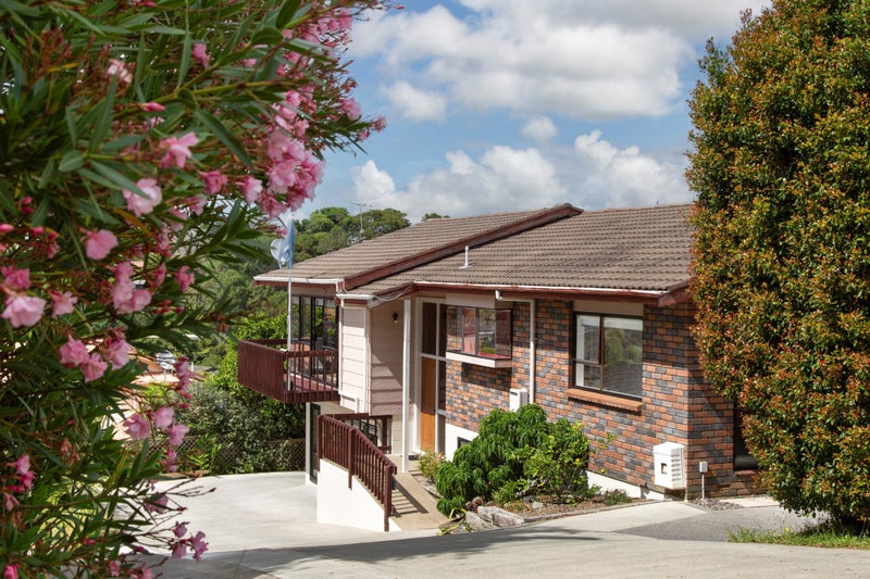 21 Barker Rise, Northcross, Auckland - Carousel 2